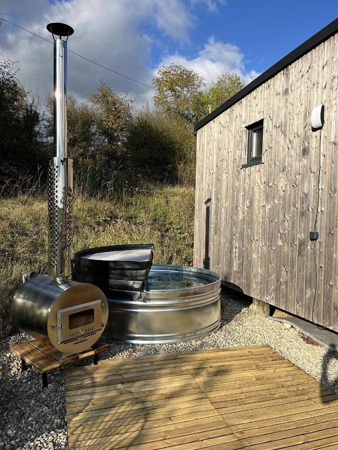 Chalet pour 4 personnes, avec terrasse ainsi que vue et piscine, animaux acceptés