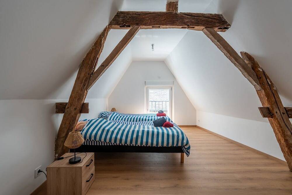 Ganze Wohnung, Apartment-Eigenes Badezimmer-Apartment-Blick auf den Hof in Bessé-sur-Braye, Sarthe