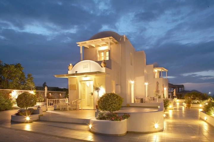 Maison d’hôte pour 2 personnes, avec vue ainsi que jardin et piscine à Santorin