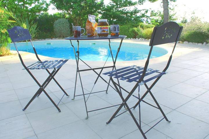 Appartement de vacances pour 4 personnes, avec vue ainsi que piscine et jardin