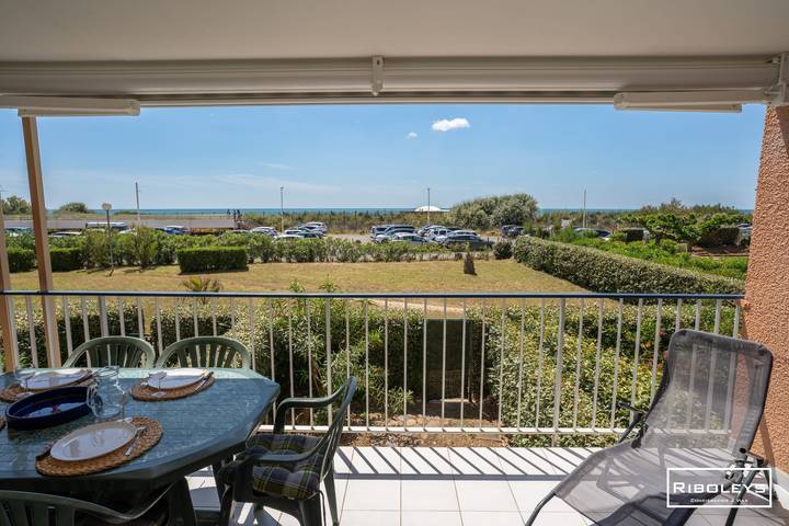 Gîte pour 5 personnes, avec terrasse et piscine dans Plage de la Farinette