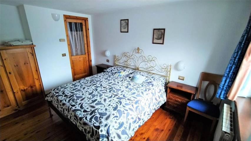 Location de vacances pour 4 personnes, avec jardin ainsi que vue et terrasse dans Roisan - 2