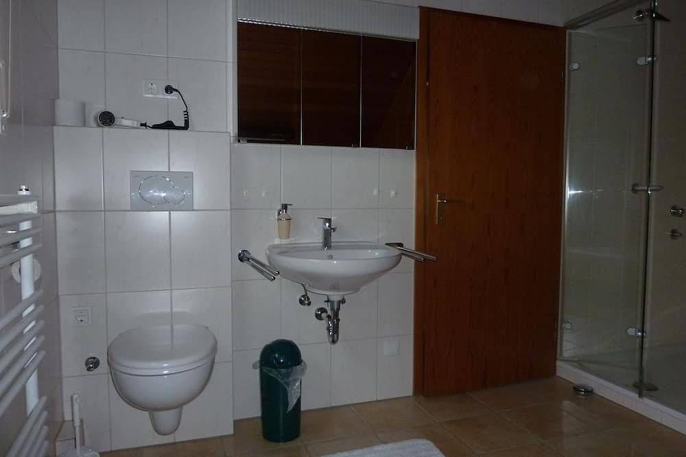Ganze Wohnung, Familienfreundl. Ferienwohnung für 1-5  Pers.,  auch für Radfahrer oder Monteure in Mörlenbach, Bergstraße