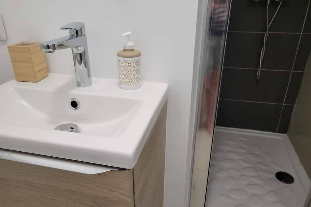 Appartement entier, Beau T3, à 700 m du Pont du Gard in Remoulins, Région de Nîmes