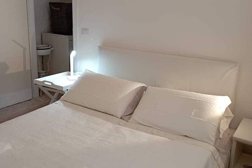 Una \"mangiatoia\" del '700 affacciata su un antico Ponte Romano in Sessa Aurunca, Provincia di Caserta