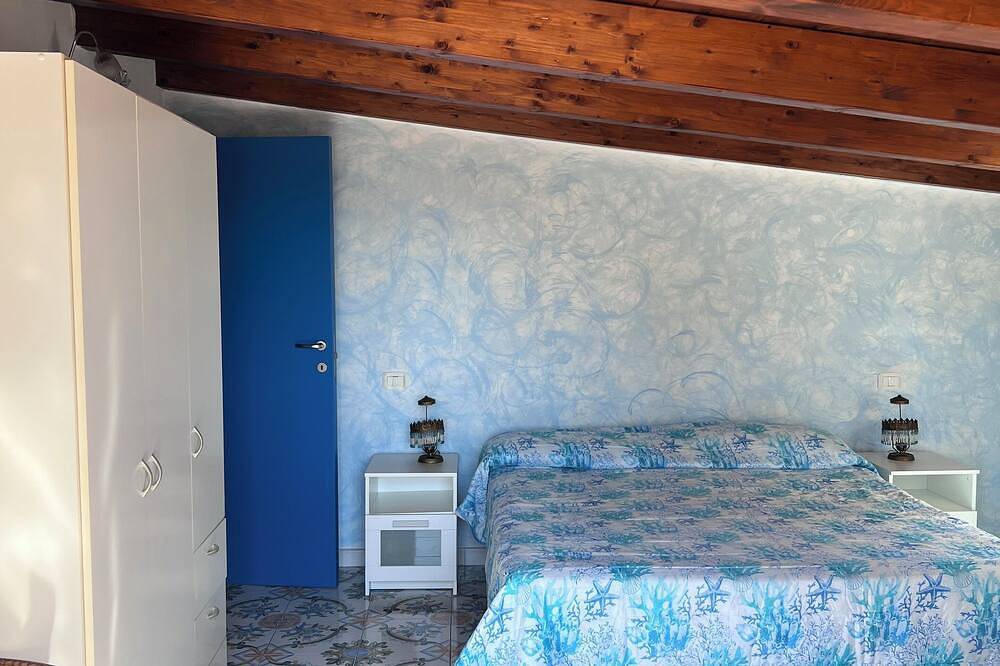 Ganze Wohnung, 2-bedroom apartment in fantastic Castellabate with Ac in Santa Maria di Castellabate, Cilento