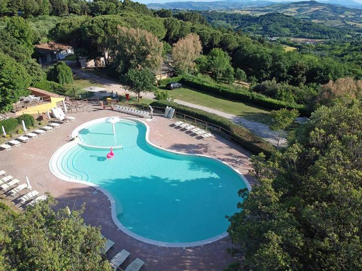 Camping per 6 persone, con Terrazza e Giardino nonché Piscina a Pesaro
