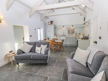 Glamping for 4 People in Pembrokeshire, South-Wales, Photo 3