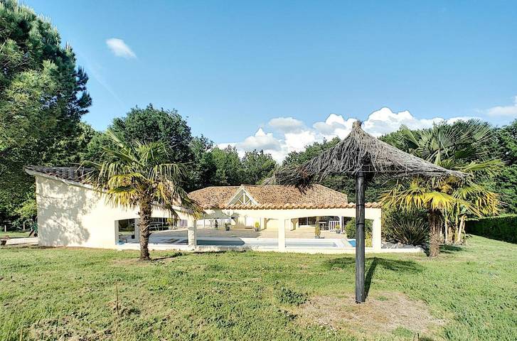Location de vacances pour 12 personnes, avec jardin et piscine à Coursac - 2