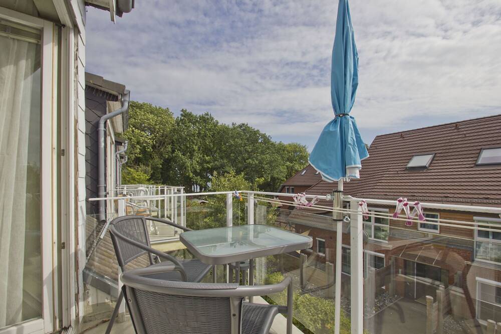 Ganze Wohnung, Nur 100 m zum Strand, Fewo mit Balkon und eigener Sauna - App. Eldena Fewo 09 in Lobbe, Mönchgut
