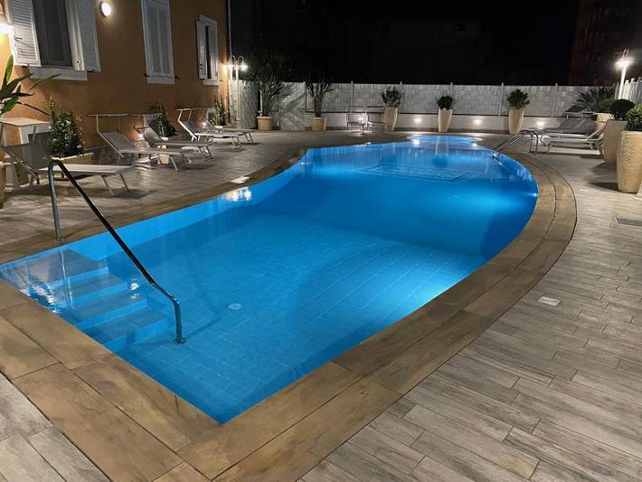 Ferienwohnung für 5 Personen, mit Terrasse und Garten sowie Pool in Agropoli