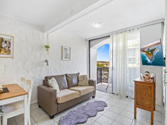 Beach rental for 2 people, with balcony/terrace and pool, kid friendly in Australia