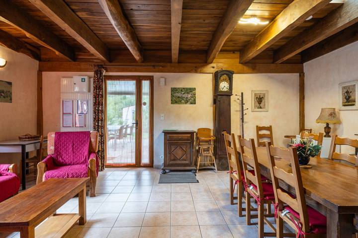 Casa de vacaciones 'Domaine De Jouani - Pergola' con piscina compartida, terraza privada y Wi-Fi in Villecomtal, Aveyron (desambiguación)