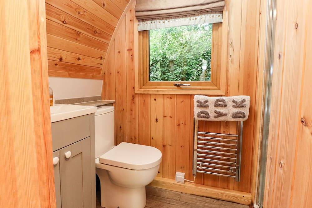 Homewood Pod, pet friendly, with hot tub in Garstang in Lancashire
