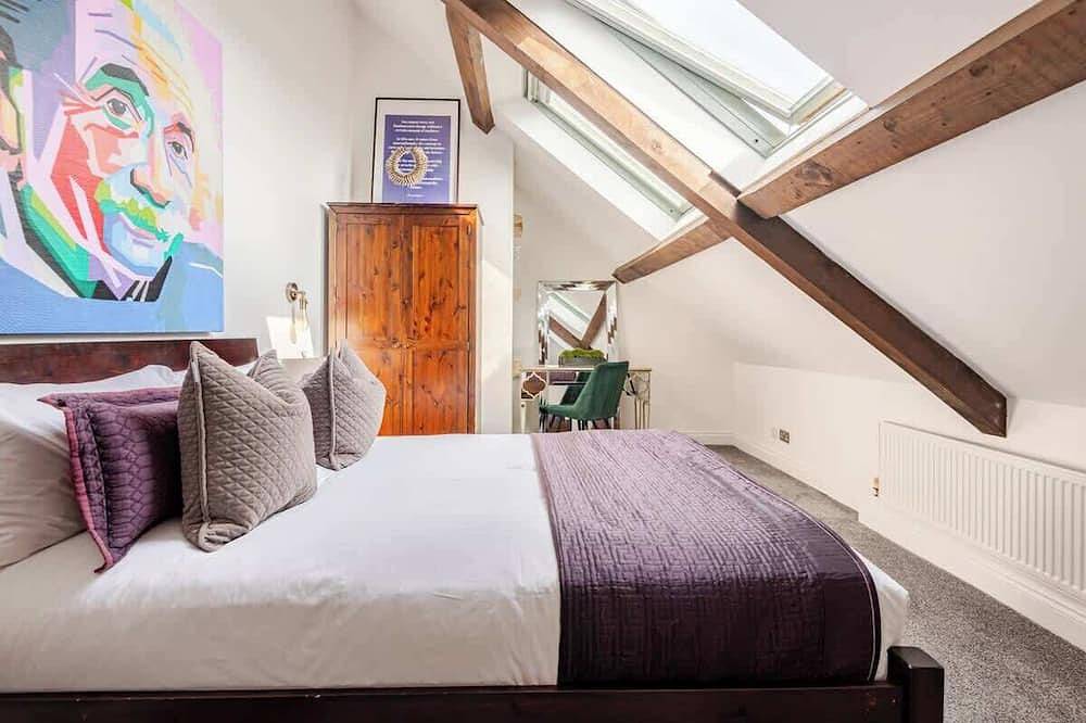 The Hideaway: Authentic Country Living in Cowley, Gloucestershire