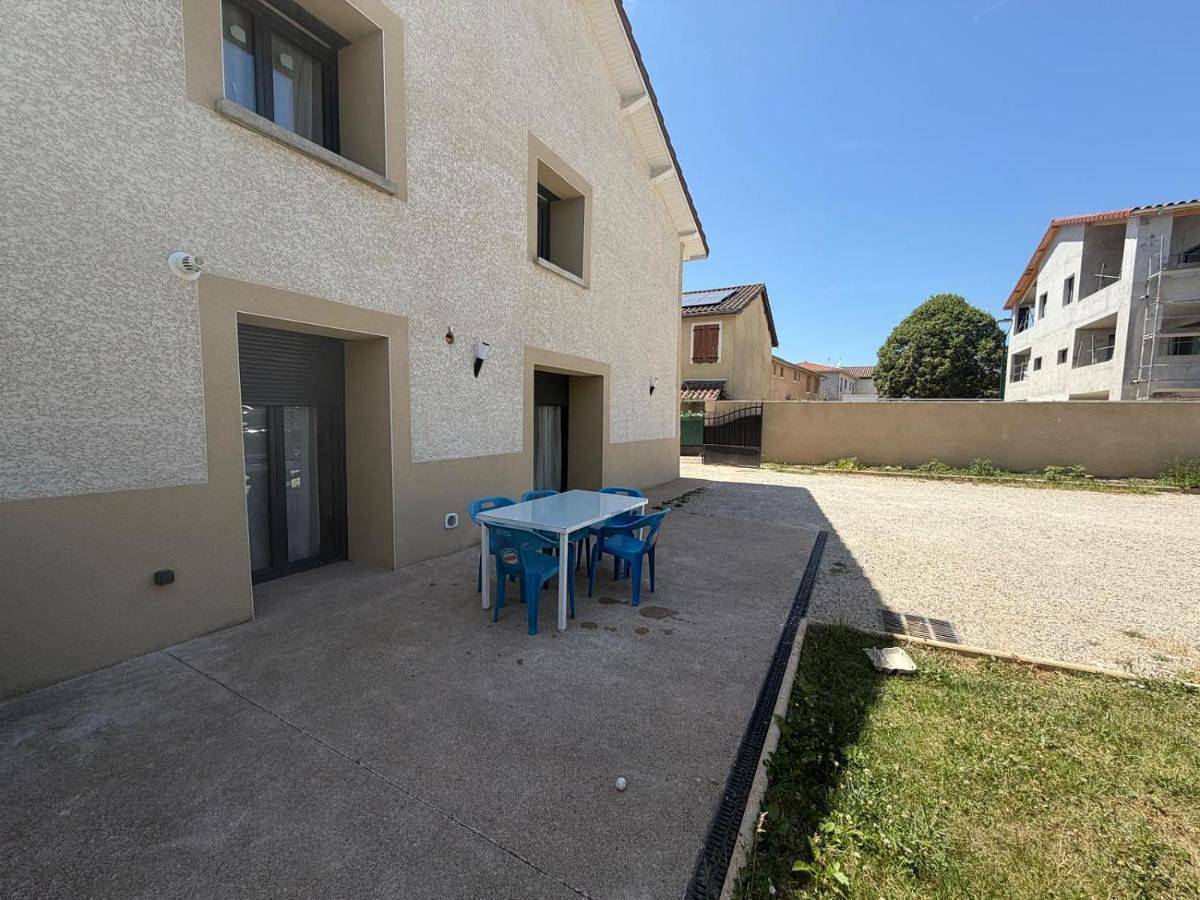 Maison la valla in Pusignan, Lyon et ses environs