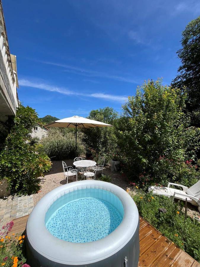 Gîte pour 2 personnes, avec jacuzzi ainsi que jardin et terrasse à Rosières - 3