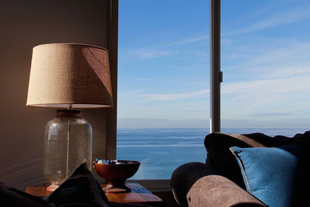 Oceanfront Dolphin Views at the Edge of the Usa. 2-Bed 1-Bath Pet-Friendly. in Encinitas, San Diego County