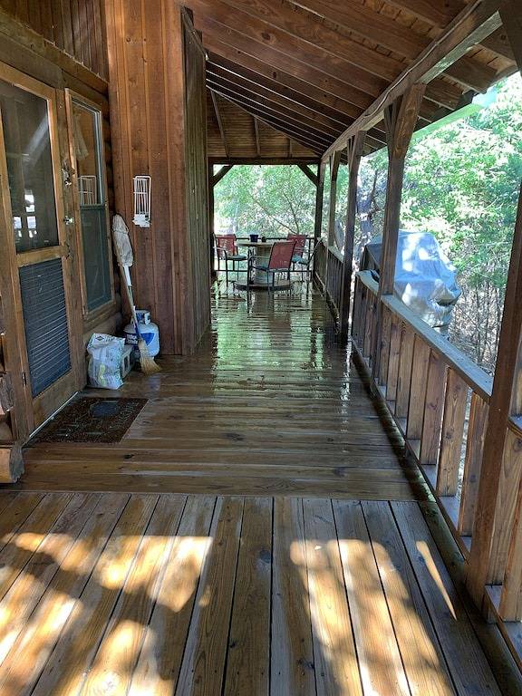 Cozy, Secluded, Log Cabin in Bosque County