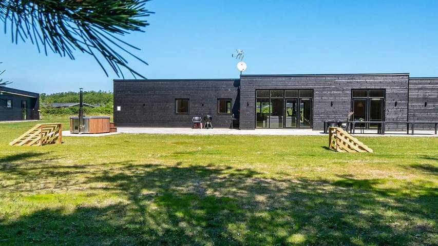 Vakantiehuis voor 17 personen, with Whirlpool and Terras as well as Sauna in Denemarken