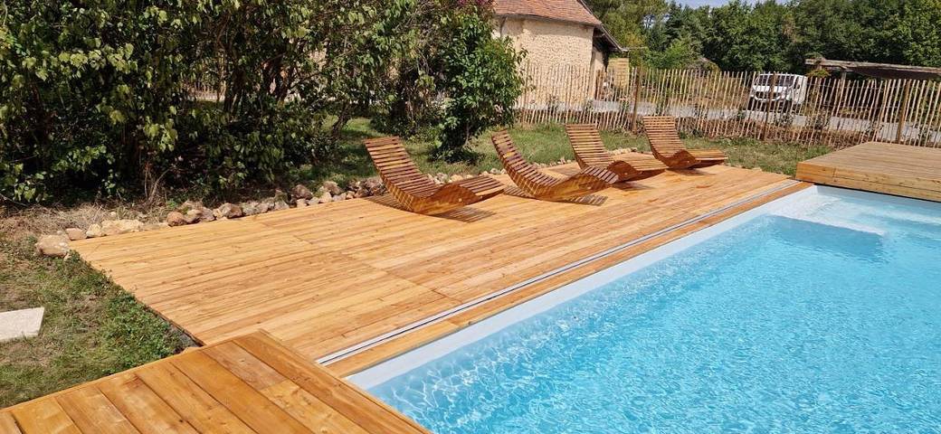 Location de vacances pour 3 personnes, avec piscine ainsi que jardin et vue, adapté aux familles à Lacropte - 2