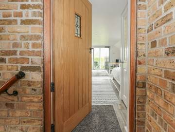 Log Cabin for 2 People in Barlings, Lincolnshire, Photo 4