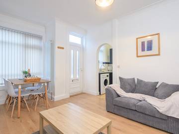 Glamping for 6 People in Leeds, West Yorkshire, Photo 3