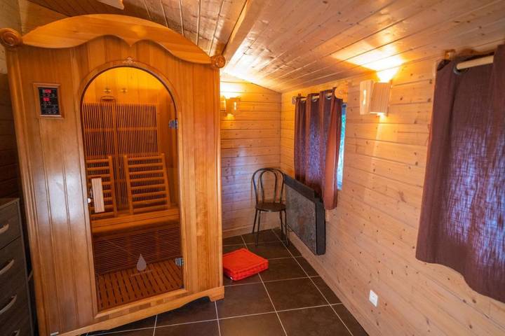 Location de vacances pour 5 personnes, avec sauna ainsi que jardin et vue, adapté aux familles à Broye - 2