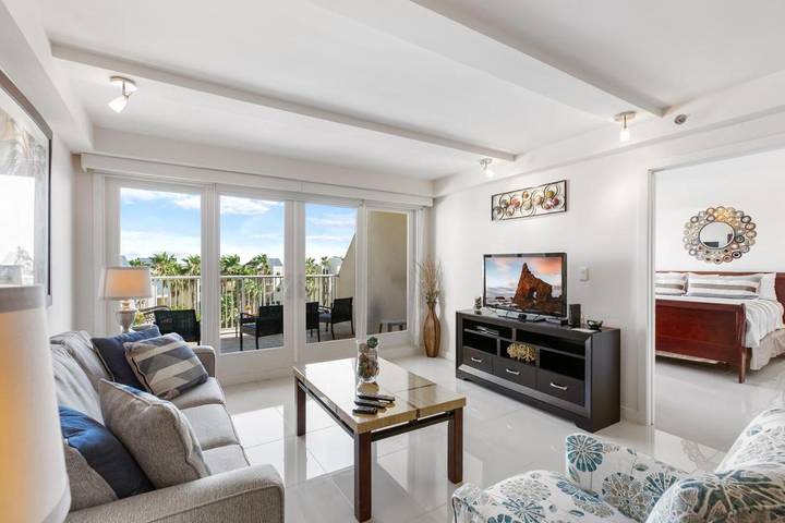 Apartamento de vacaciones para 6 personas, con terraza y piscina además de jardín y jacuzzi - 1