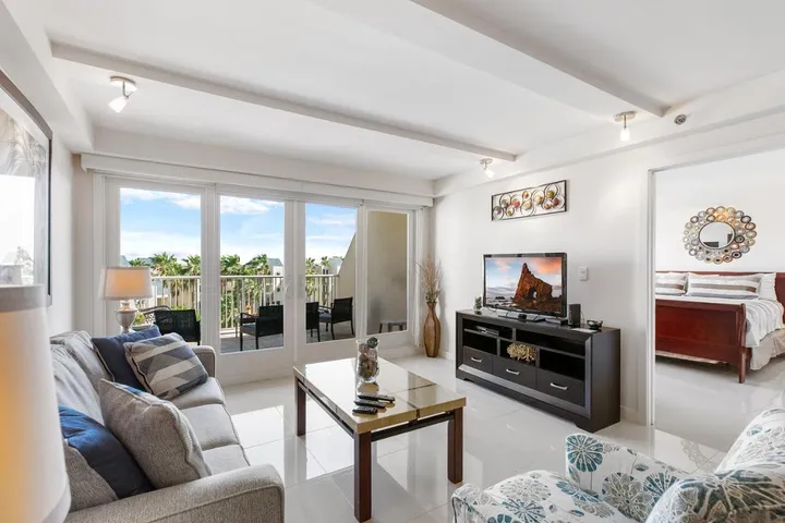 Apartamento de vacaciones para 6 personas, con terraza y jacuzzi además de piscina y jardín - 1
