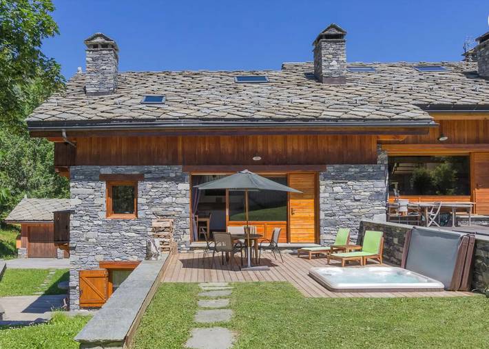 Chalet pour 10 personnes, avec jacuzzi et jardin, animaux acceptés à Les Allues