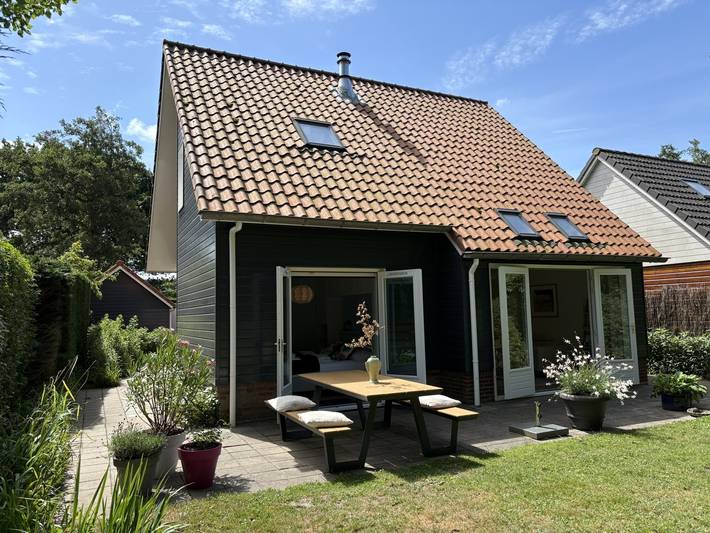 Villa für 6 Personen, mit Terrasse und Garten