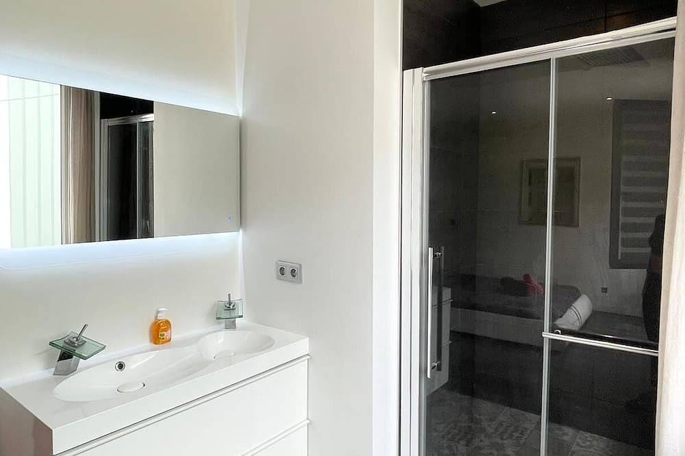 Entire apartment, Bohemian & Chic Apartment 20' from Paris in Savigny-sur-Orge, Essonne