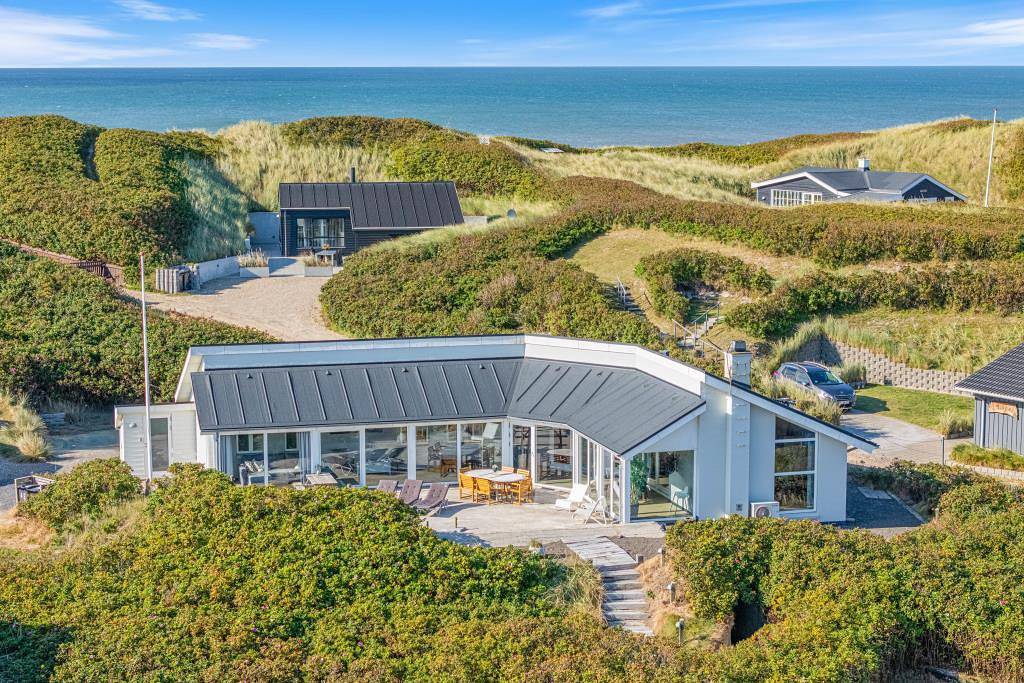 Sommerhus 50 meter fra stranden med spa og sauna in Søndervig, Holmsland Klit