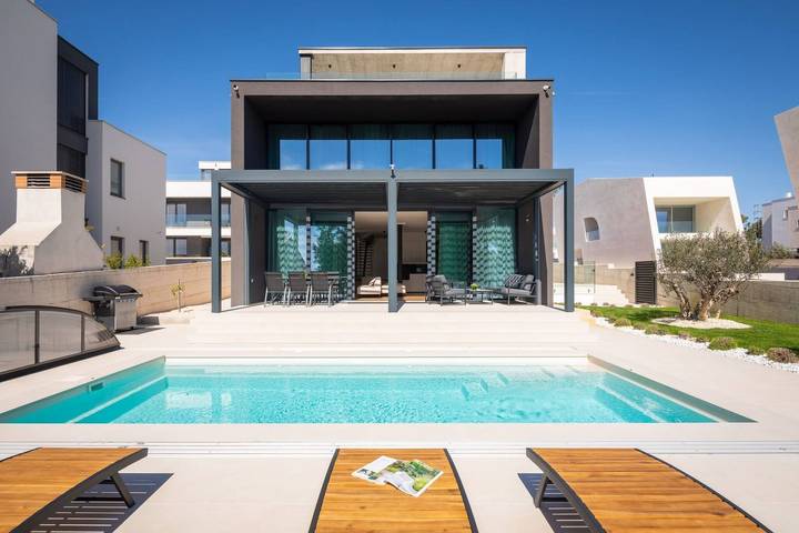 Ferienhaus für 8 Personen, mit Garten in Zadar (Kommun)