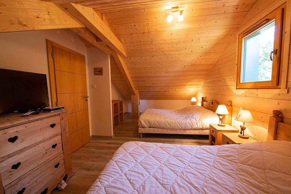 Luxury Chalet with Spa, Near Ski Resorts, Sleeps 8 in Ban-sur-Meurthe-Clefcy, Parc naturel régional des Ballons des Vosges