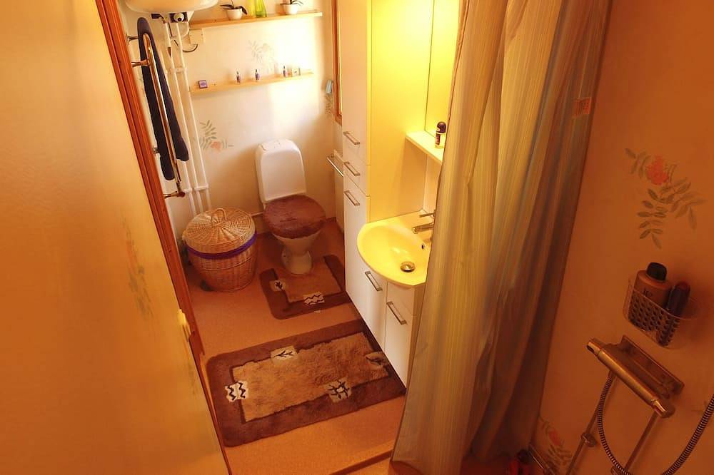 Ferienhaus Tived - direkt am See, Sauna, Boot, Badezuber in Tived distrikt, Laxa