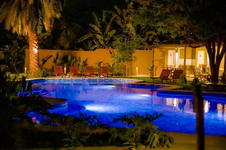 Hôtel pour 2 personnes, avec vue et balcon ainsi que piscine et jardin