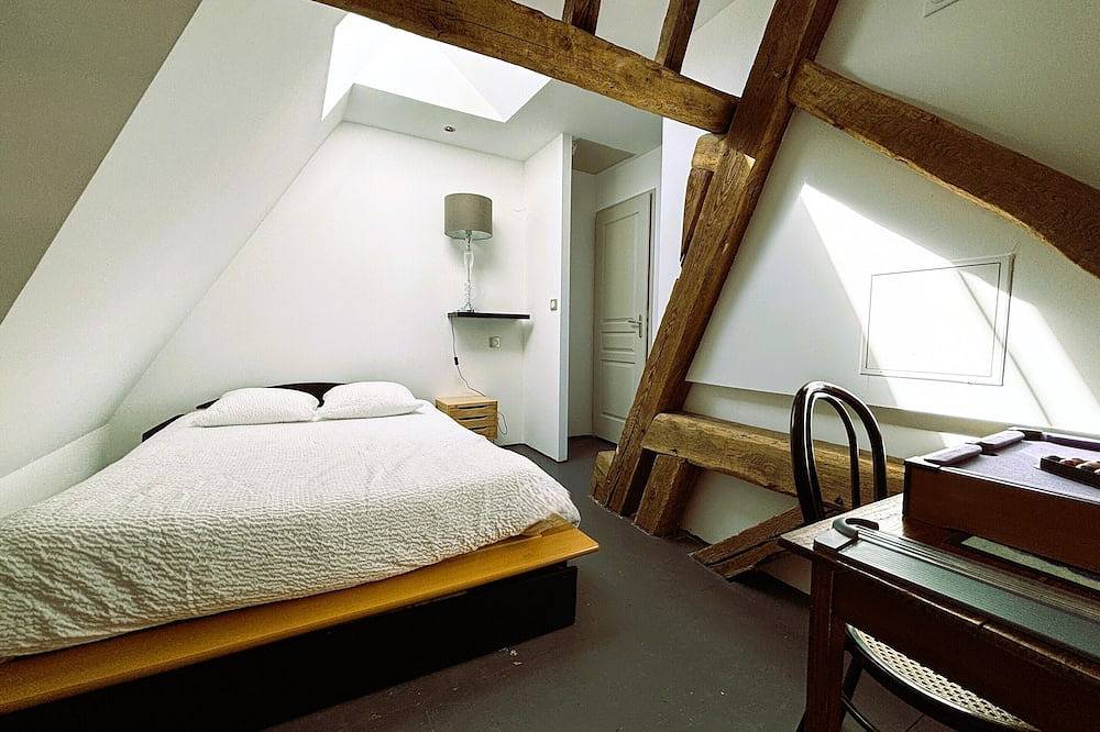 Entire apartment, Loft in the Heart of Palais Jacques Cœur in Bourges, Bourges region