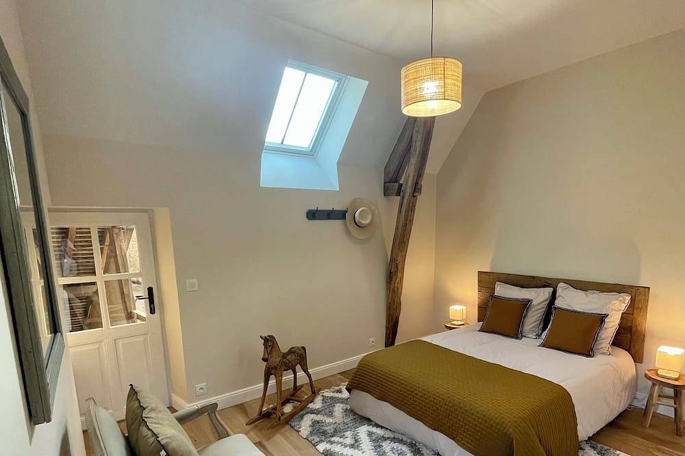 Maison de campagne chic au cœur d’un manoir du 13è siècle et d’une écurie de Cso in Ully-Saint-Georges, Oise