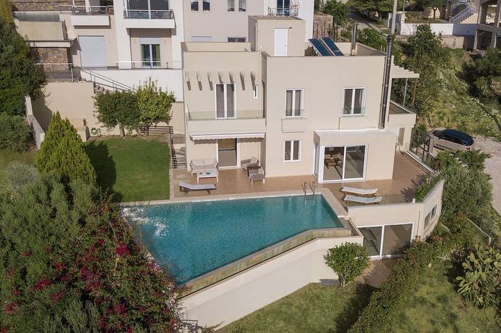 Location de vacances pour 11 personnes, avec piscine dans Saronida