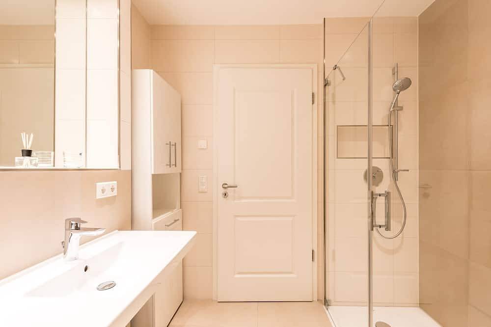 Ganze Wohnung, Ferienwohnung 61 qm, 1 Schlafzimmer und Balkon mit Blick auf den Kurpark in Bad Aibling, Landkreis Rosenheim