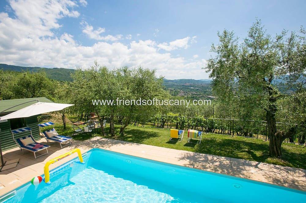Villa per 8 Persone in Gallicano, Parco Regionale delle Alpi Apuane