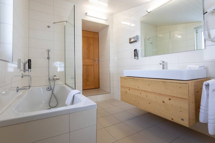 Meisser Lodge - kleines Doppelzimmer zur Einzelbelegung in Guarda Staziun, Guarda