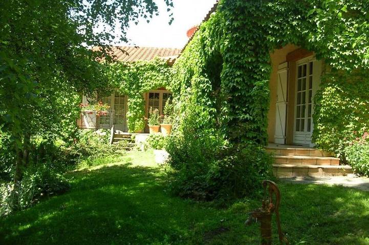 Location de vacances pour 4 personnes, avec jardin à Casteil