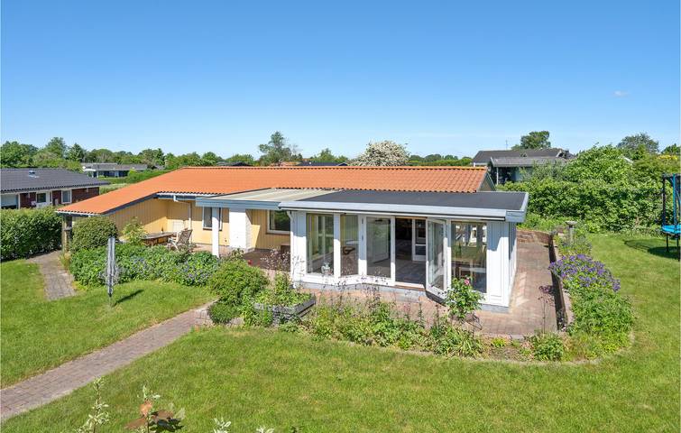 Ferieudlejning for 4 personer, med Terrasse og Have i Roskilde