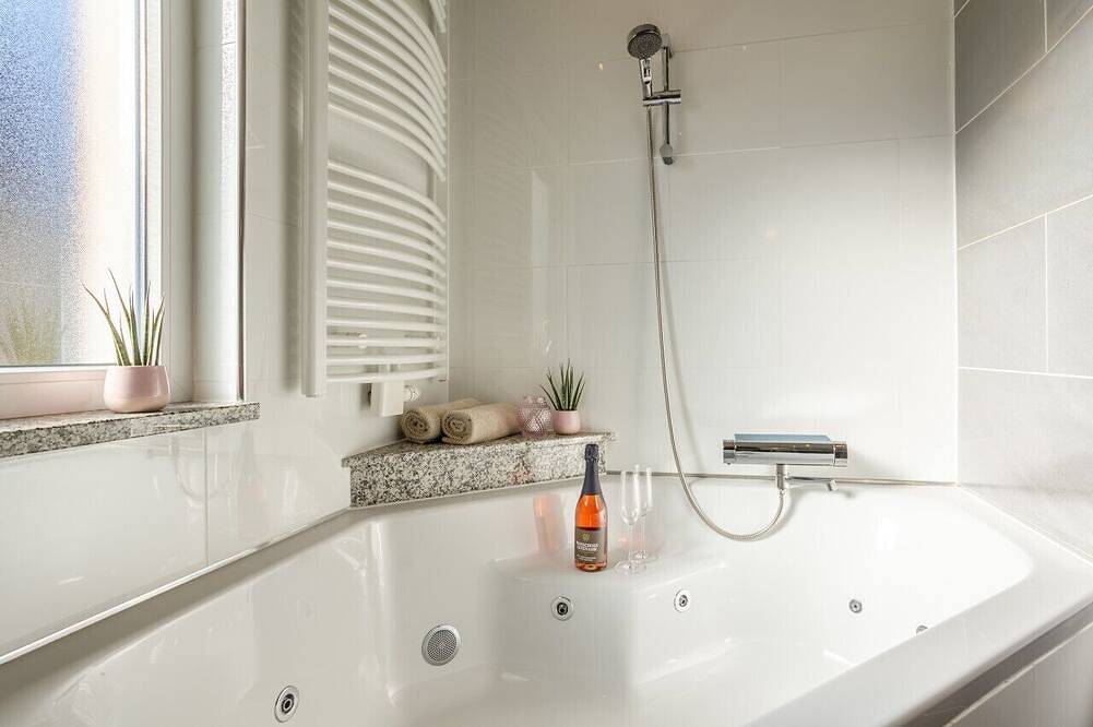 Green Eifel Casa w/ Views, Saunafass, Garden, Bbq in Feusdorf, Rureifel (Nordrhein-westfalen)