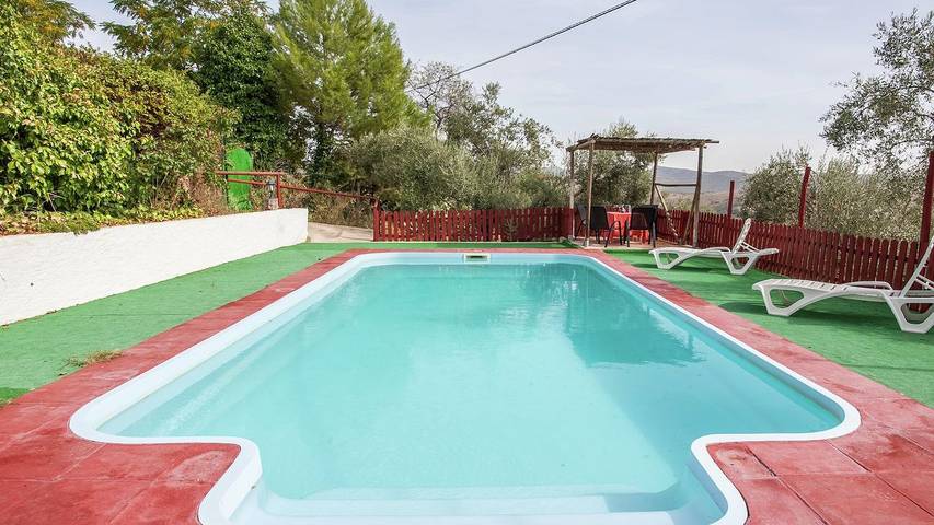 Casa rural para 11 personas, con piscina y jardín, Se admiten mascotas en Algarinejo