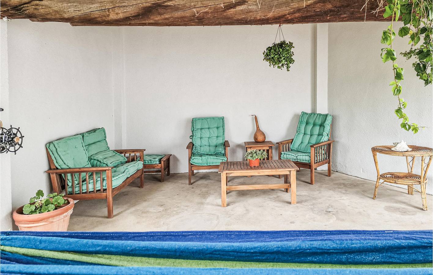 Poolside Apartment in Deltebre: Wifi, A/C & Baby Bed in La Cava, Terres de l'Ebre