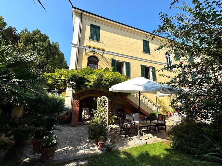 Gîte pour 6 personnes, avec jardin à Vallecrosia